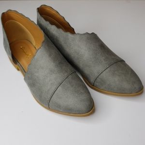 Scalloped Wraparound Flats